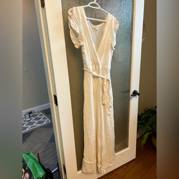 NWOT Beautiful Delicate Urban Outfitters Jumpsuit - Picture 8 of 10
